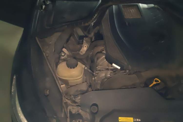 Used Infiniti Q50L 2015 2.0T Sport Edition Engine Bay Right