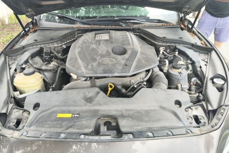 Used Infiniti Q50L 2015 2.0T Enjoyment Edition Engine Bay
