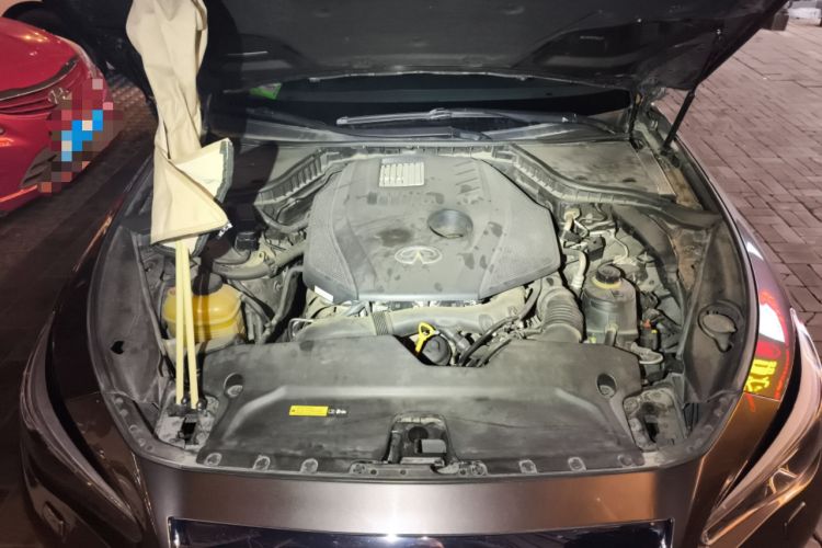 Used Infiniti Q50L 2015 2.0T Enjoyment Edition Engine Bay