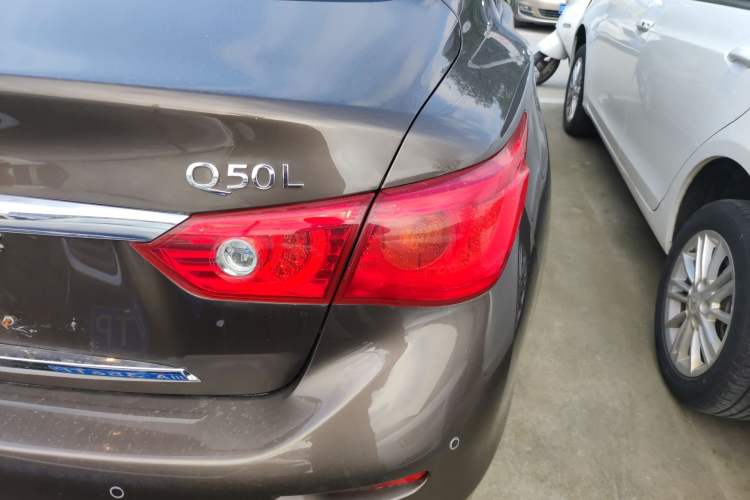 Used Infiniti Q50L 2015 2.0T Comfort Edition Exterior 3