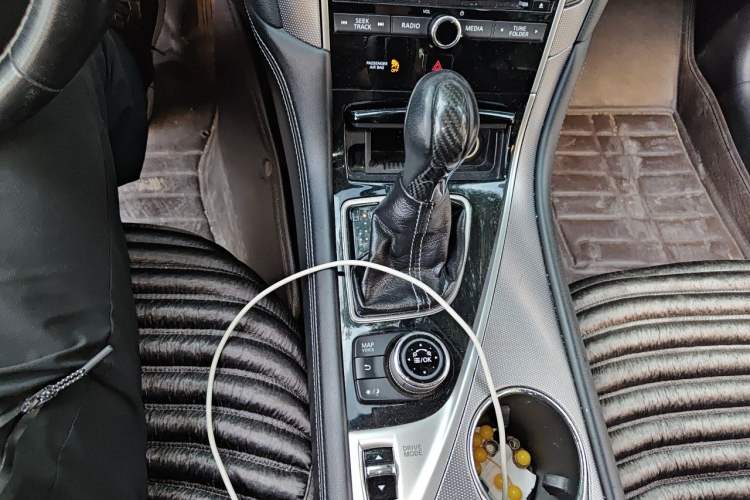 Used Infiniti Q50L 2015 2.0T Enjoyment Edition Gear Lever