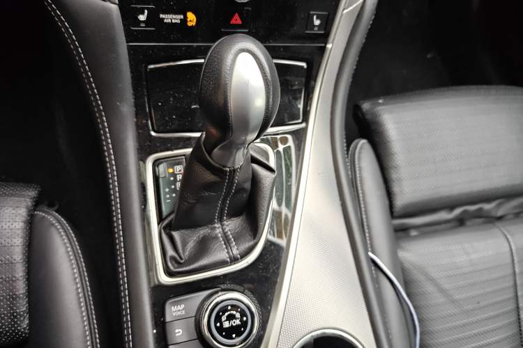 Used Infiniti Q50L 2015 2.0T Sport Edition Gear Lever