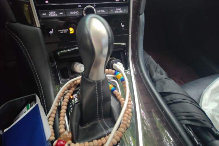 Used Infiniti Q50L 2015 2.0T Luxury Edition Gear Lever