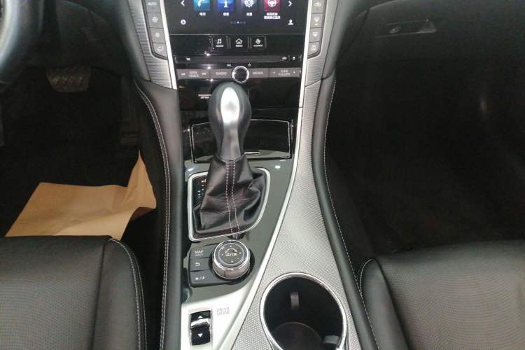 Used Infiniti Q50L 2015 2.0T Enjoyment Edition Gear Lever