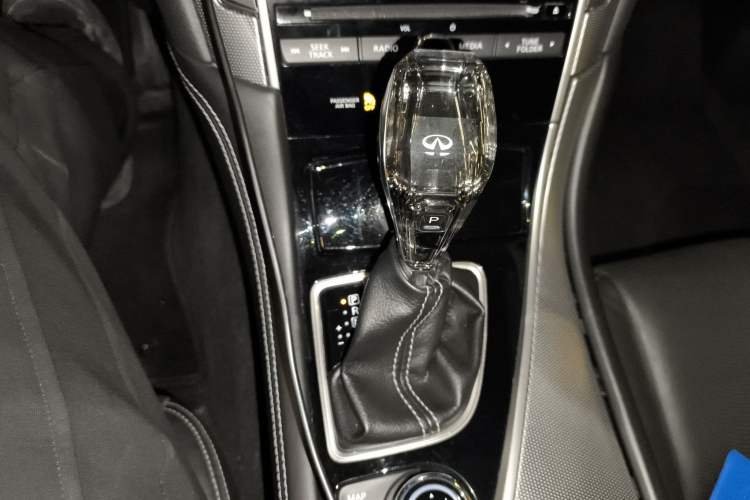 Used Infiniti Q50L 2015 2.0T Enjoyment Edition Gear Lever