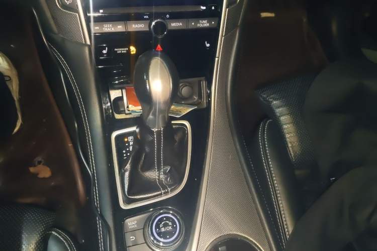 Used Infiniti Q50L 2015 2.0T Sport Edition Gear Lever