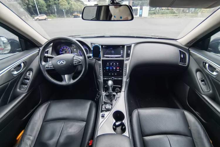 Used Infiniti Q50L 2015 2.0T Enjoyment Edition Interior 3
