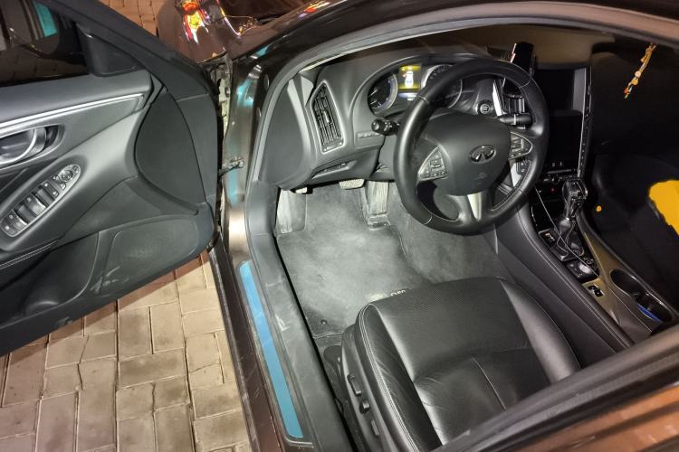 Used Infiniti Q50L 2015 2.0T Enjoyment Edition Interior 3