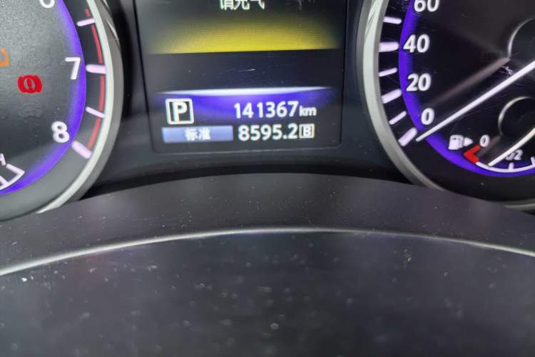 Used Infiniti Q50L 2015 2.0T Enjoyment Edition Odometer Close Up