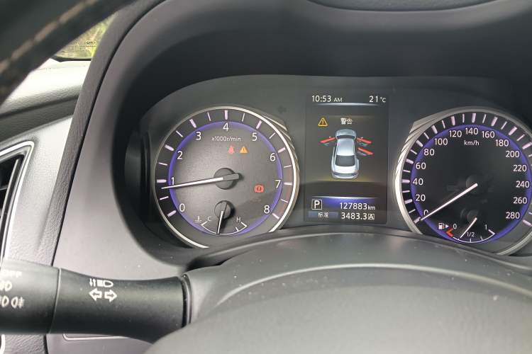 Used Infiniti Q50L 2015 2.0T Enjoyment Edition Odometer Close Up