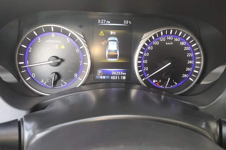 Used Infiniti Q50L 2015 2.0T Enjoyment Edition Odometer Close Up