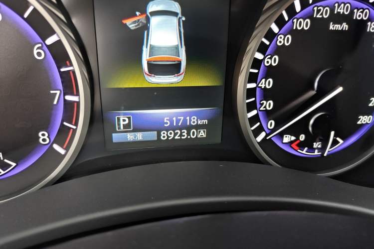 Used Infiniti Q50L 2015 2.0T Sport Edition Odometer Close Up