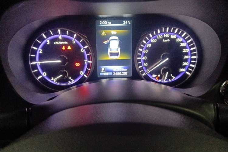 Used Infiniti Q50L 2015 2.0T Sport Edition Odometer Close Up