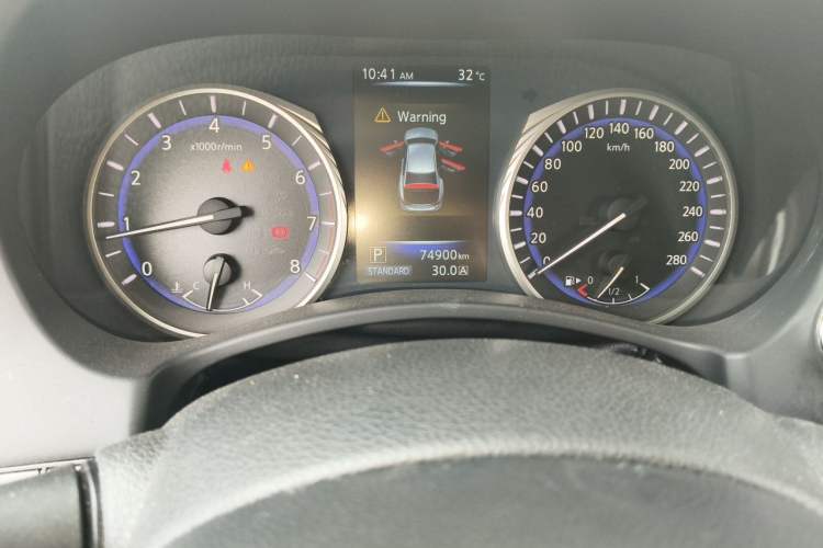 Used Infiniti Q50L 2015 2.0T Enjoyment Edition Odometer Close Up