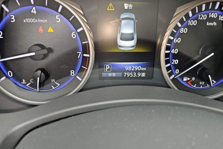 Used Infiniti Q50L 2015 2.0T Comfort Edition Odometer Close Up