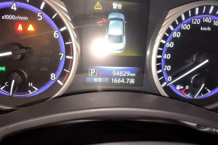 Used Infiniti Q50L 2015 2.0T Enjoyment Edition Odometer Close Up