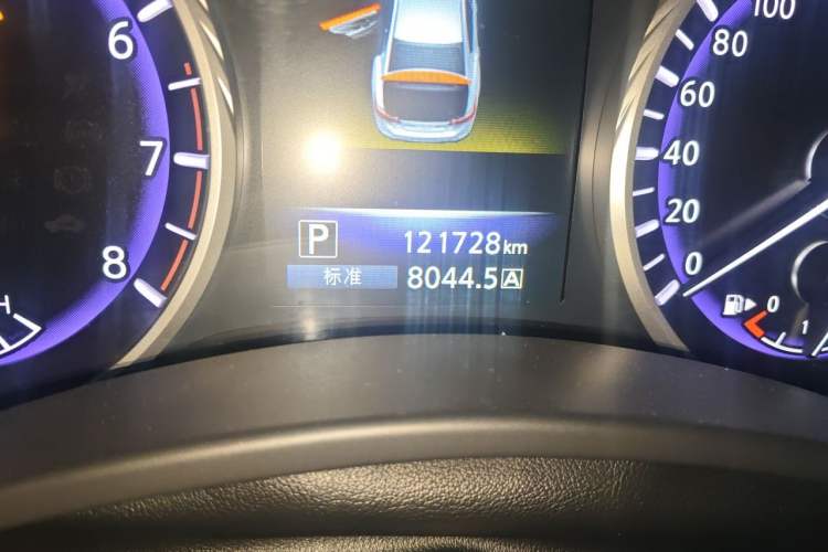 Used Infiniti Q50L 2015 2.0T Sport Edition Odometer Close Up