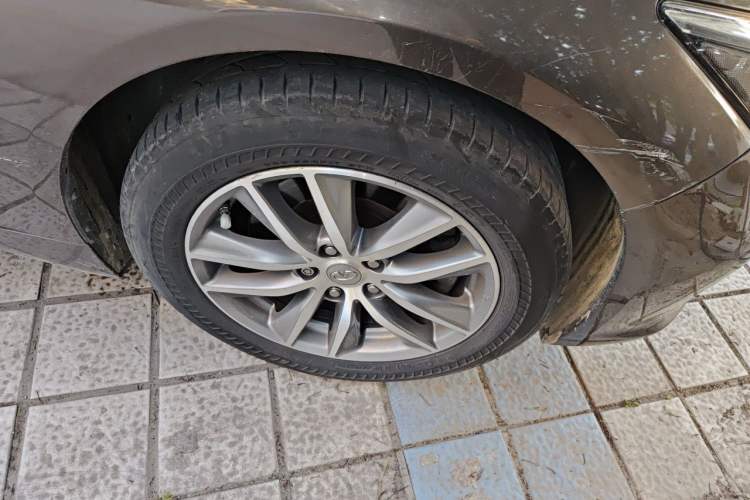 Used Infiniti Q50L 2015 2.0T Enjoyment Edition Right Front Wheel Hub