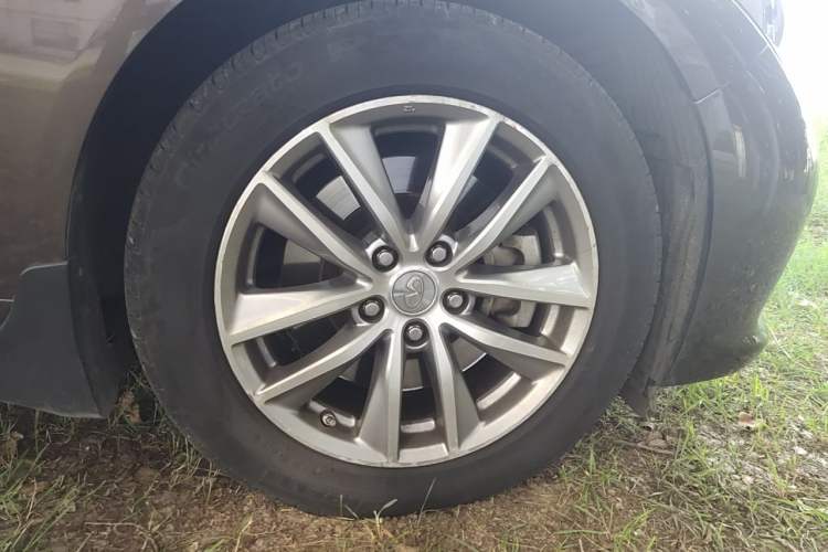 Used Infiniti Q50L 2015 2.0T Enjoyment Edition Right Front Wheel Hub