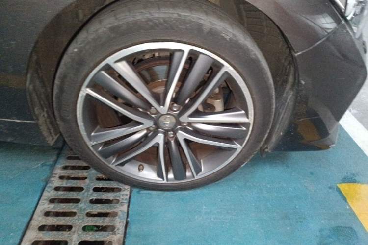 Used Infiniti Q50L 2015 2.0T Sport Edition Right Front Wheel Hub