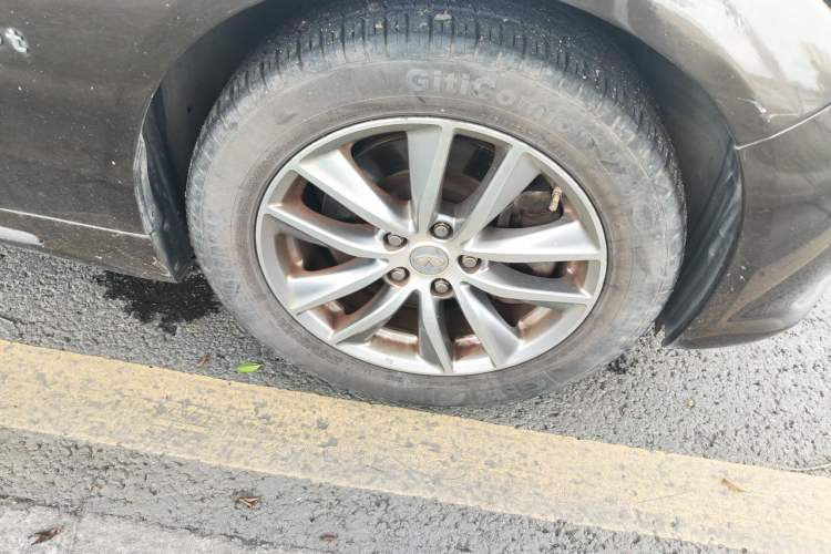Used Infiniti Q50L 2015 2.0T Enjoyment Edition Right Front Wheel Hub
