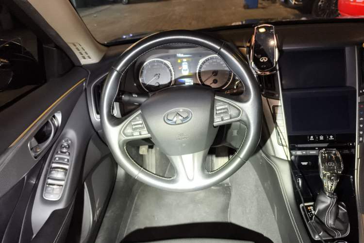 Used Infiniti Q50L 2015 2.0T Enjoyment Edition Steering Wheel