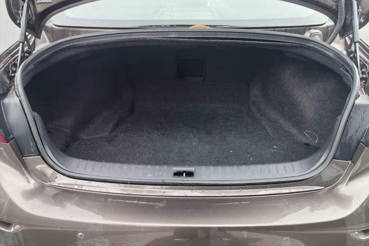 Used Infiniti Q50L 2015 2.0T Enjoyment Edition Trunk