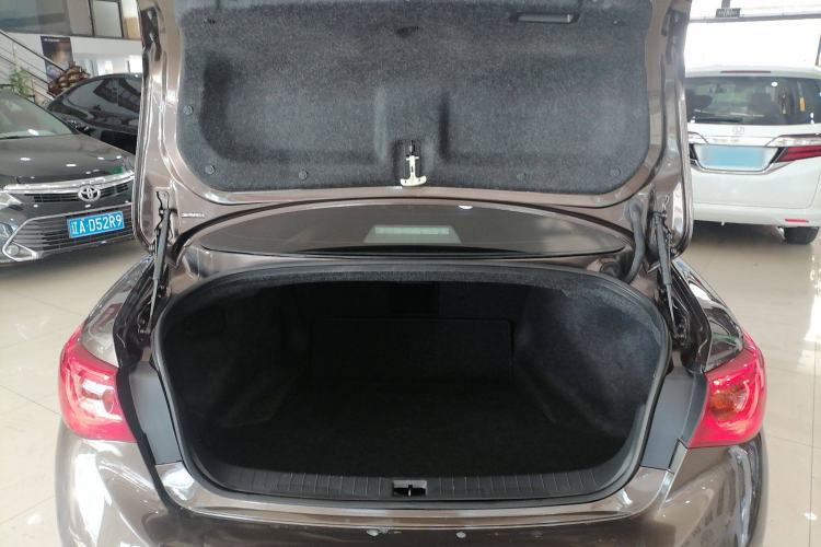 Used Infiniti Q50L 2015 2.0T Enjoyment Edition Trunk