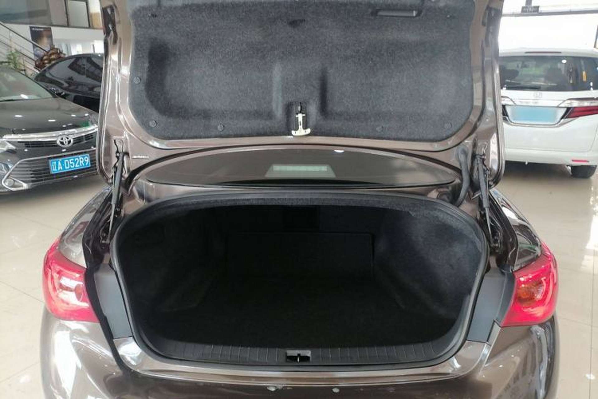 Used Infiniti Q50L 2015 2.0T Enjoyment Edition Trunk