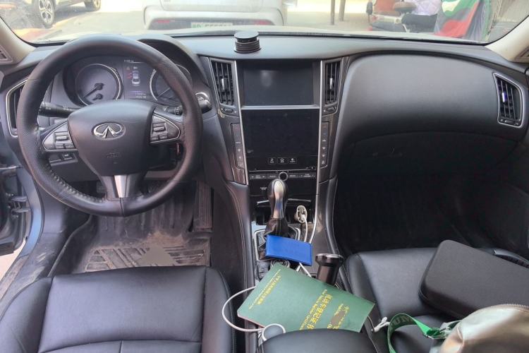 Used Infiniti Q50L 2015 2.0T Comfort Edition Center Console