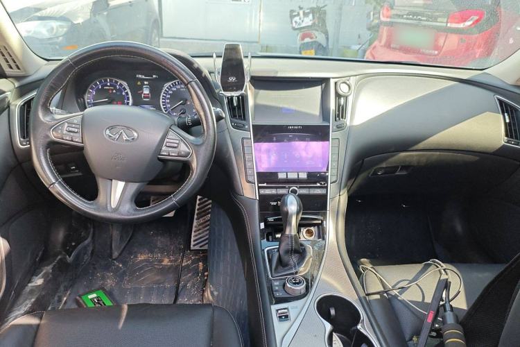 Used Infiniti Q50L 2015 2.0T Enjoyment Edition Center Console