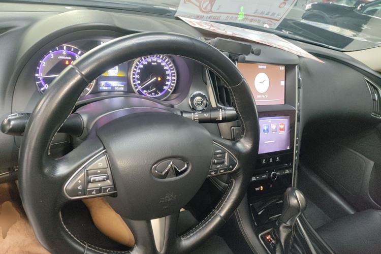 Used Infiniti Q50L 2015 2.0T Comfort Edition Center Console