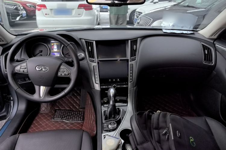 Used Infiniti Q50L 2015 2.0T Enjoyment Edition Center Console