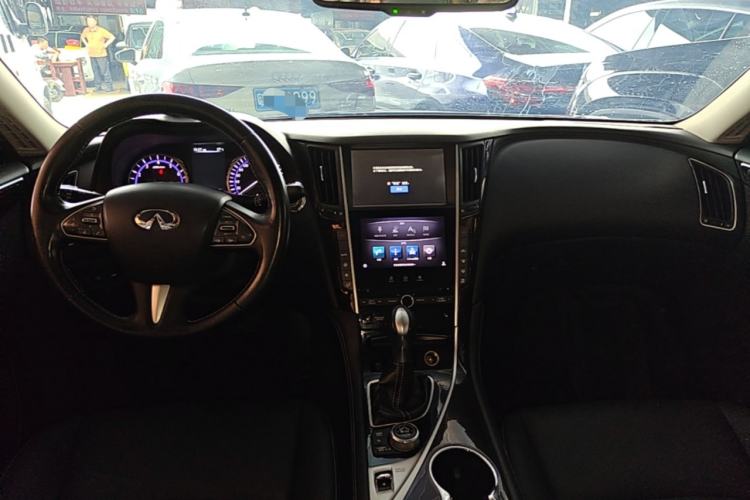 Used Infiniti Q50L 2015 2.0T Luxury Edition Center Console