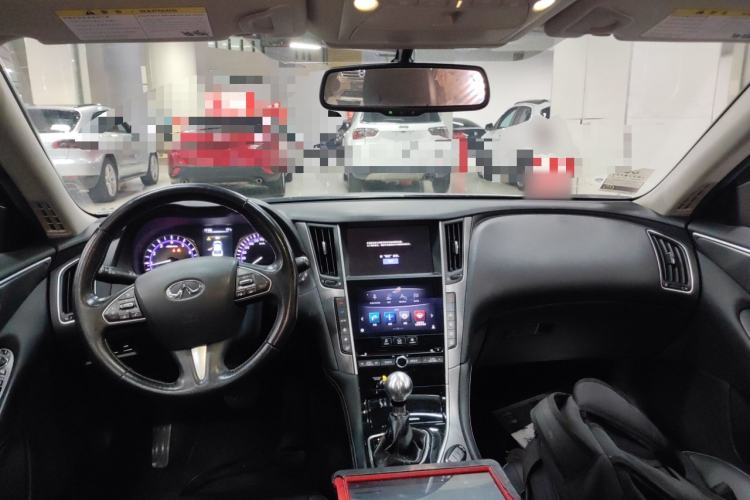 Used Infiniti Q50L 2015 2.0T Enjoyment Edition Center Console
