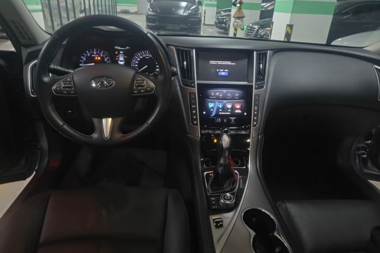 Used Infiniti Q50L 2015 2.0T Enjoyment Edition Center Console