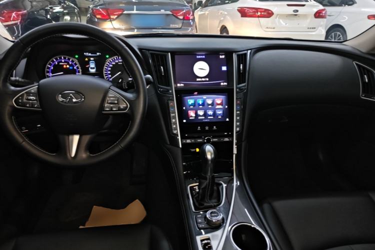 Used Infiniti Q50L 2015 2.0T Comfort Edition Center Console