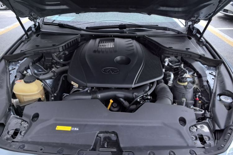 Used Infiniti Q50L 2015 2.0T Enjoyment Edition Engine Bay