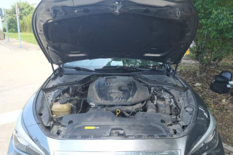 Used Infiniti Q50L 2015 2.0T Enjoyment Edition Engine Bay