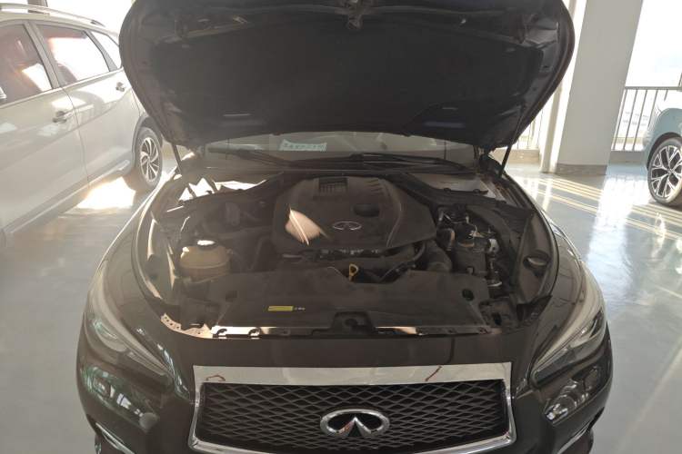 Used Infiniti Q50L 2015 2.0T Enjoyment Edition Engine Bay