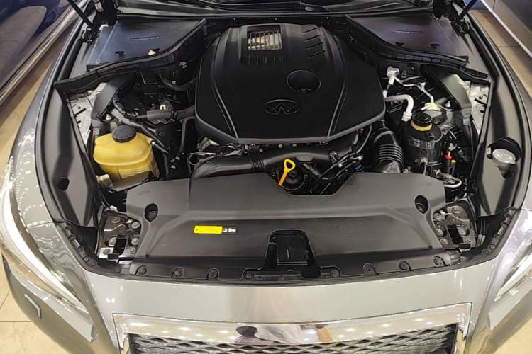 Used Infiniti Q50L 2015 2.0T Enjoyment Edition Engine Bay