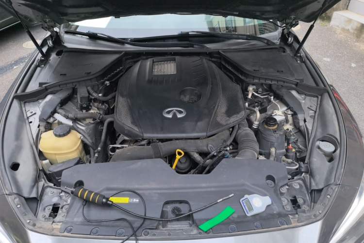 Used Infiniti Q50L 2015 2.0T Enjoyment Edition Engine Bay