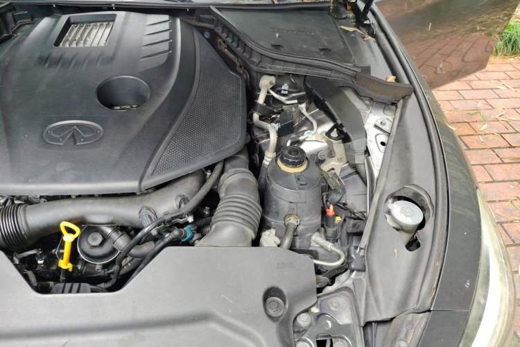 Used Infiniti Q50L 2015 2.0T Enjoyment Edition Engine Bay Left
