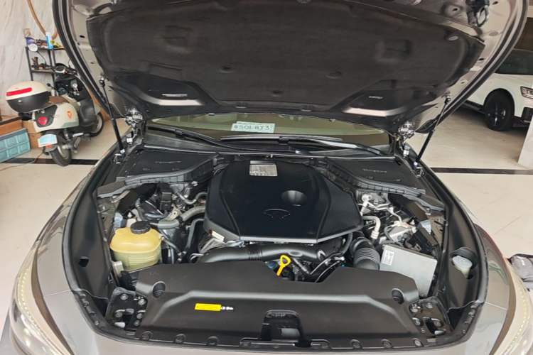 Used Infiniti Q50L 2015 2.0T Luxury Sport Edition Engine Bay