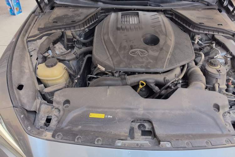 Used Infiniti Q50L 2015 2.0T Comfort Edition Engine Bay Right