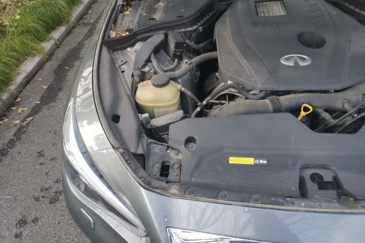 Used Infiniti Q50L 2015 2.0T Enjoyment Edition Engine Bay Right