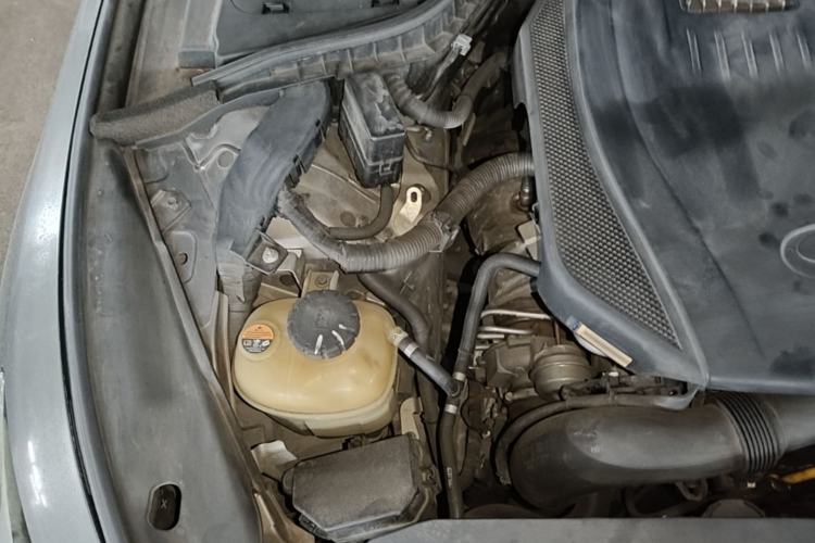 Used Infiniti Q50L 2015 2.0T Enjoyment Edition Engine Bay Right