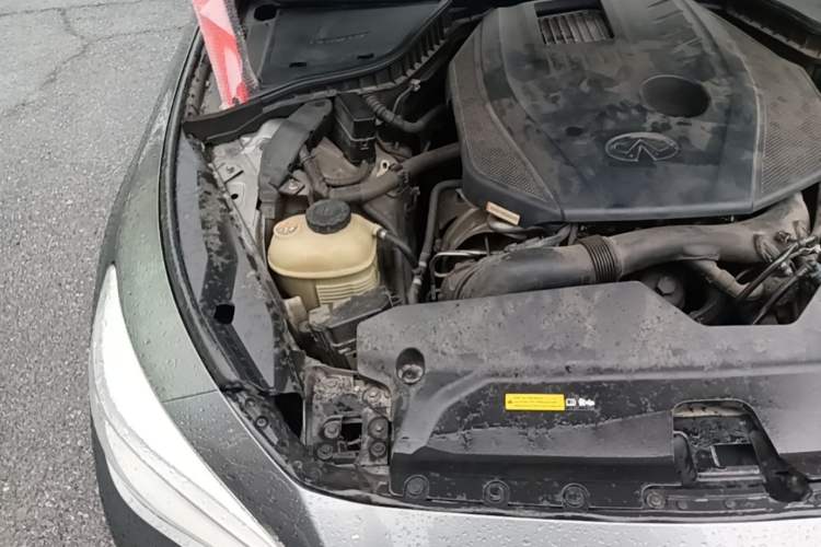 Used Infiniti Q50L 2015 2.0T Comfort Edition Engine Bay Right