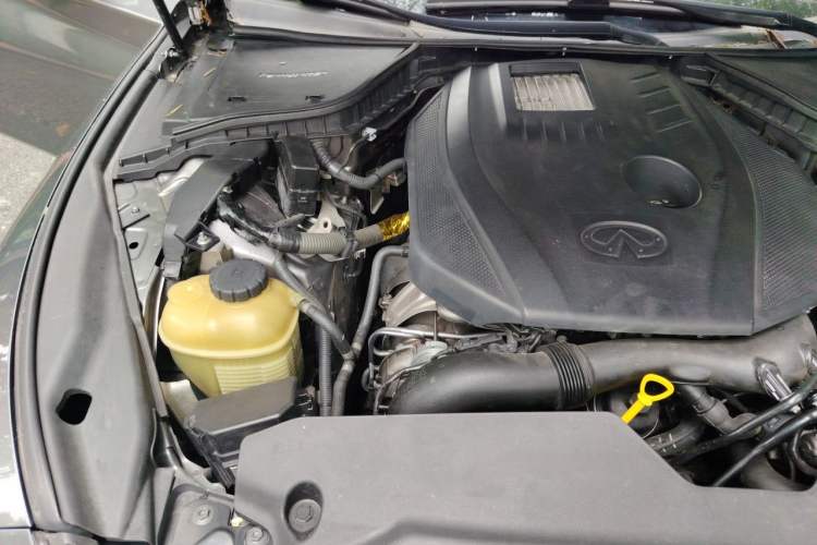 Used Infiniti Q50L 2015 2.0T Enjoyment Edition Engine Bay Right