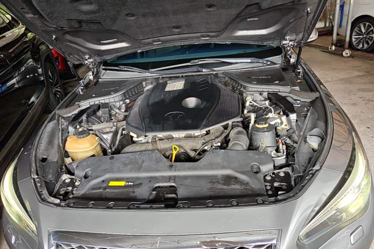 Used Infiniti Q50L 2015 2.0T Luxury Edition Engine Bay